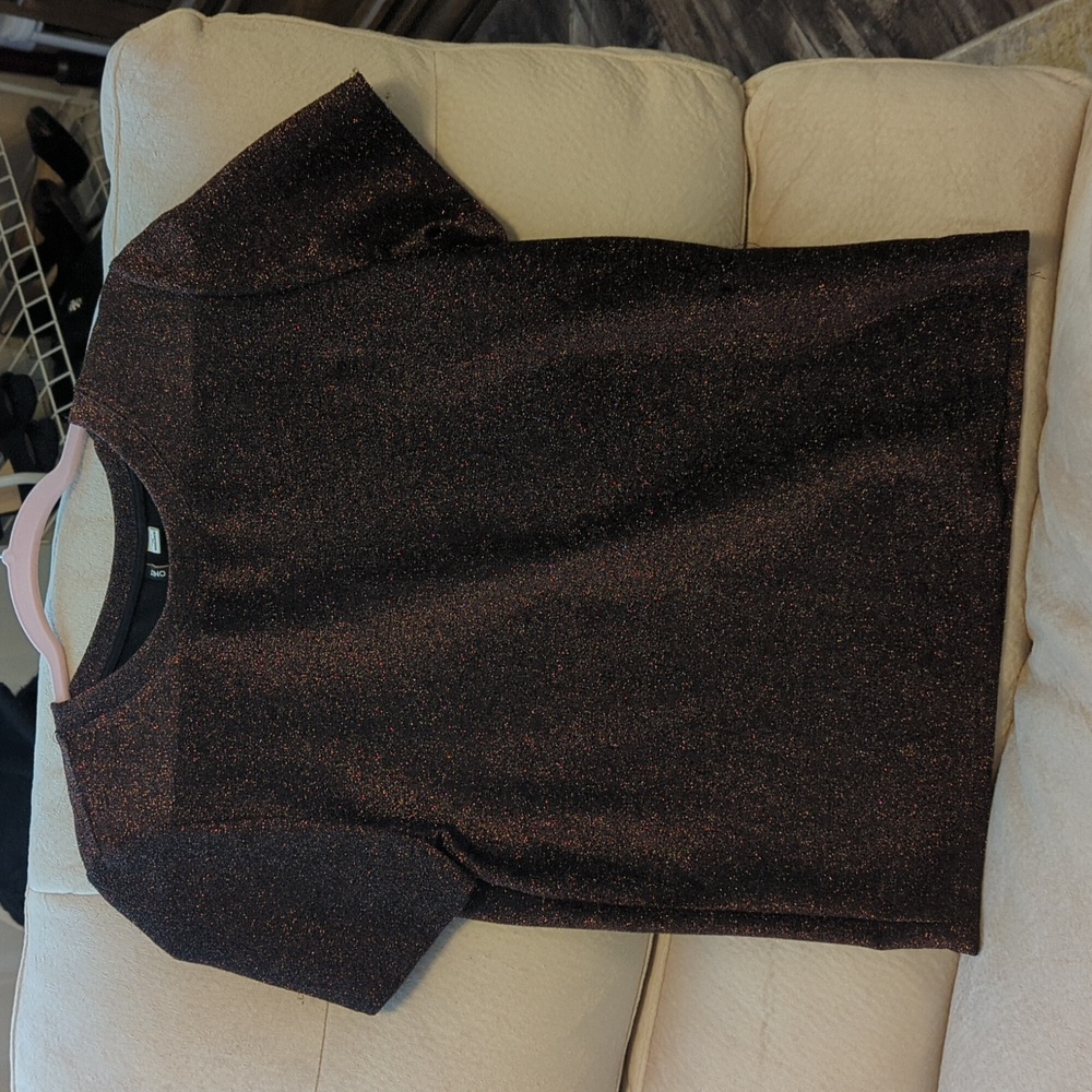Gold and black sparkle top ✨✨✨